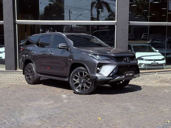 TOYOTA-HILUX SW4-2024