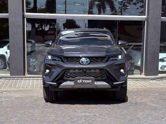 TOYOTA-HILUX SW4-2.8 D-4D TURBO DIESEL SRX PLATINUM 7L 4X4 AUTOMÁTICO TOYOTA-HILUX SW4-2024