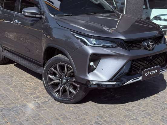 TOYOTA-HILUX SW4-2024