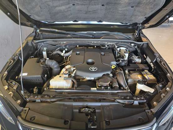 TOYOTA-HILUX SW4-2024