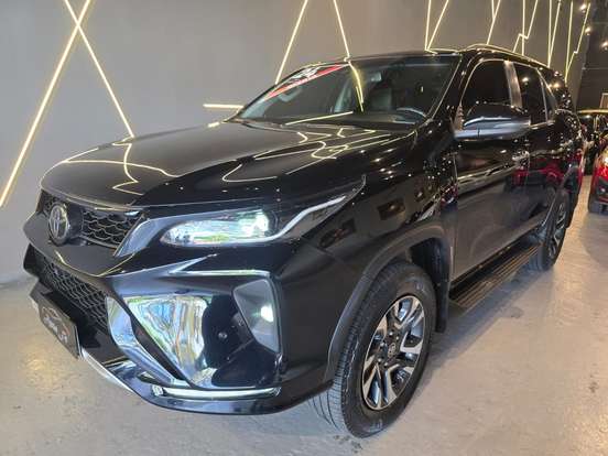TOYOTA-HILUX SW4-2.8 D-4D TURBO DIESEL SRX PLATINUM 7L 4X4 AUTOMÁTICO TOYOTA-HILUX SW4-2024
