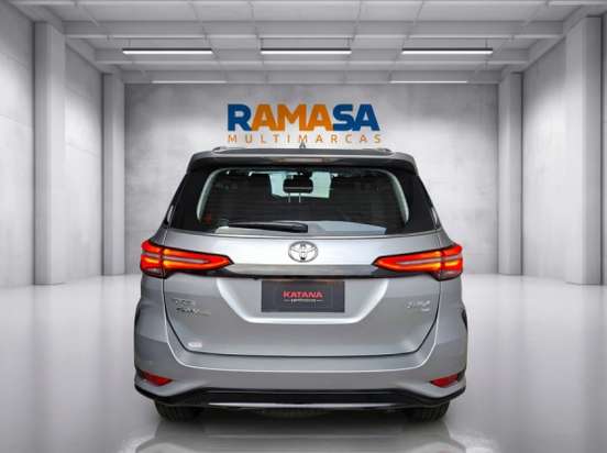 TOYOTA-HILUX SW4-2024