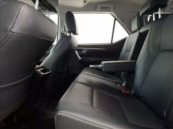 TOYOTA-HILUX SW4-2024