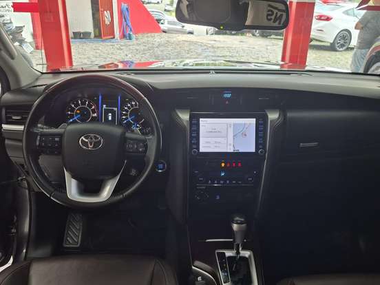 TOYOTA-HILUX SW4-2.8 SRX 4X4 16V TURBO INTERCOOLER DIESEL 4P AUTOMÁTICO TOYOTA-HILUX SW4-2019
