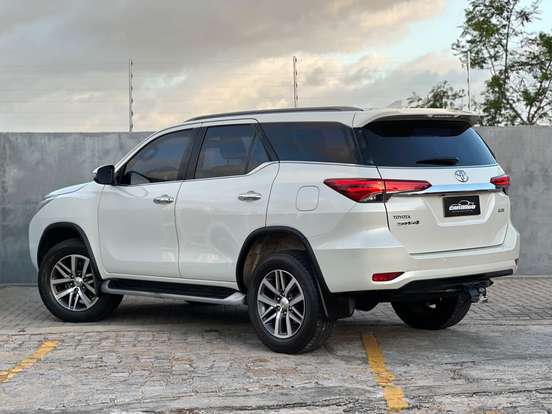 TOYOTA-HILUX SW4-2019