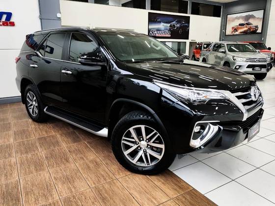 TOYOTA HILUX SW4 2.8 SRX 4X4 7 LUGARES 16V TURBO INTERCOOLER DIESEL 4P AUTOMÁTICO