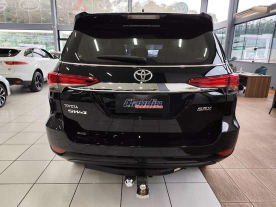 TOYOTA-HILUX SW4-2020
