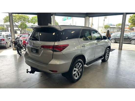TOYOTA-HILUX SW4-2020