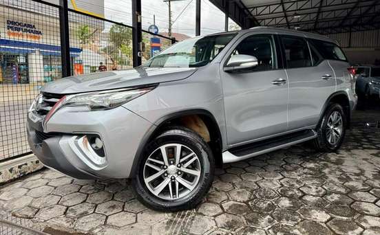 TOYOTA-HILUX SW4-2.8 SRX 4X4 7 LUGARES 16V TURBO INTERCOOLER DIESEL 4P AUTOMÁTICO TOYOTA-HILUX SW4-2016