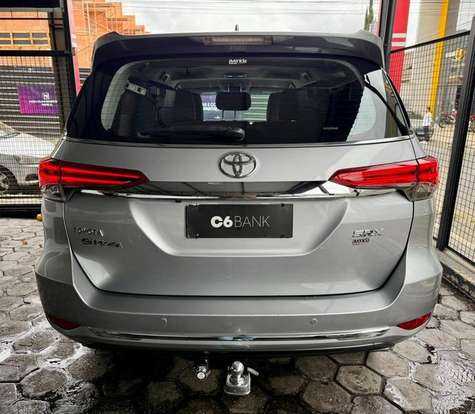 TOYOTA-HILUX SW4-2.8 SRX 4X4 7 LUGARES 16V TURBO INTERCOOLER DIESEL 4P AUTOMÁTICO TOYOTA-HILUX SW4-2016