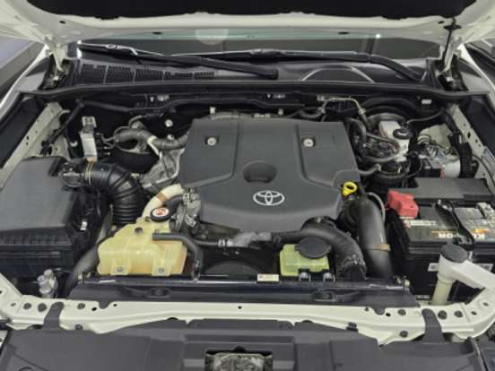TOYOTA-HILUX SW4-2.8 SRX 4X4 7 LUGARES 16V TURBO INTERCOOLER DIESEL 4P AUTOMÁTICO TOYOTA-HILUX SW4-2020