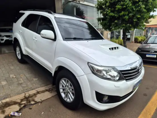 TOYOTA-HILUX SW4-2013