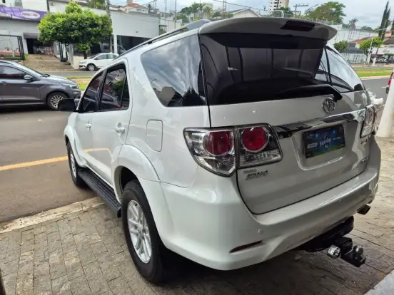 TOYOTA-HILUX SW4-3.0 SRV 4X4 16V TURBO INTERCOOLER DIESEL 4P AUTOMÁTICO TOYOTA-HILUX SW4-2013
