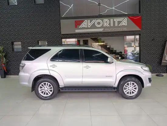 TOYOTA-HILUX SW4-2013