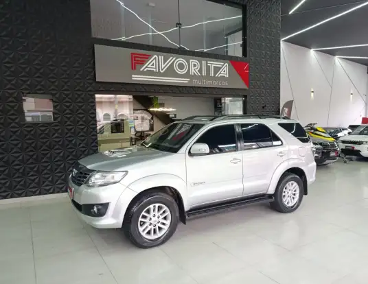 TOYOTA-HILUX SW4-2013