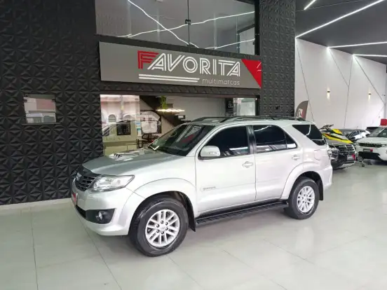 TOYOTA-HILUX SW4-3.0 SRV 4X4 16V TURBO INTERCOOLER DIESEL 4P AUTOMÁTICO TOYOTA-HILUX SW4-2013