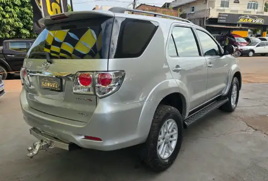 TOYOTA-HILUX SW4-2011