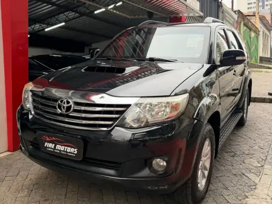 TOYOTA-HILUX SW4-3.0 SRV 4X4 7 LUGARES 16V TURBO INTERCOOLER DIESEL 4P AUTOMÁTICO TOYOTA-HILUX SW4-2014