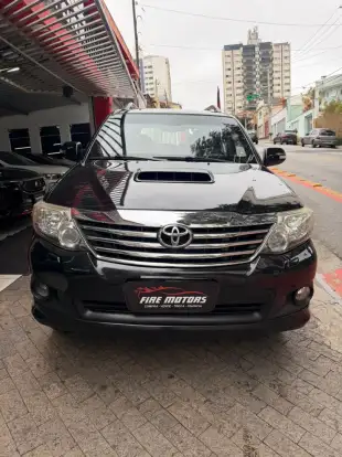 TOYOTA-HILUX SW4-2014