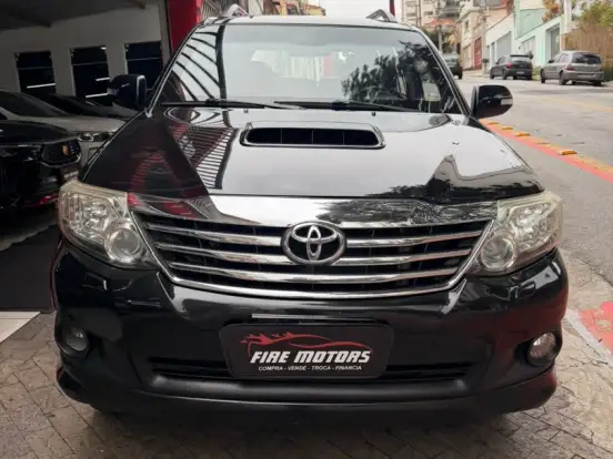 TOYOTA-HILUX SW4-3.0 SRV 4X4 7 LUGARES 16V TURBO INTERCOOLER DIESEL 4P AUTOMÁTICO TOYOTA-HILUX SW4-2014