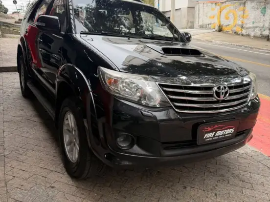 TOYOTA-HILUX SW4-3.0 SRV 4X4 7 LUGARES 16V TURBO INTERCOOLER DIESEL 4P AUTOMÁTICO TOYOTA-HILUX SW4-2014