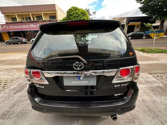 TOYOTA-HILUX SW4-3.0 SRV 4X4 16V TURBO INTERCOOLER DIESEL 4P AUTOMÁTICO TOYOTA-HILUX SW4-2014