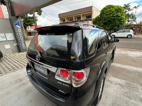 TOYOTA-HILUX SW4-3.0 SRV 4X4 16V TURBO INTERCOOLER DIESEL 4P AUTOMÁTICO TOYOTA-HILUX SW4-2014