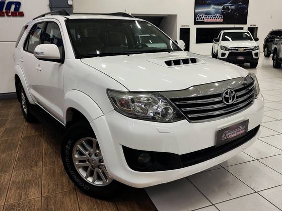 TOYOTA HILUX SW4 3.0 SRV 4X4 7 LUGARES 16V TURBO INTERCOOLER DIESEL 4P AUTOMÁTICO