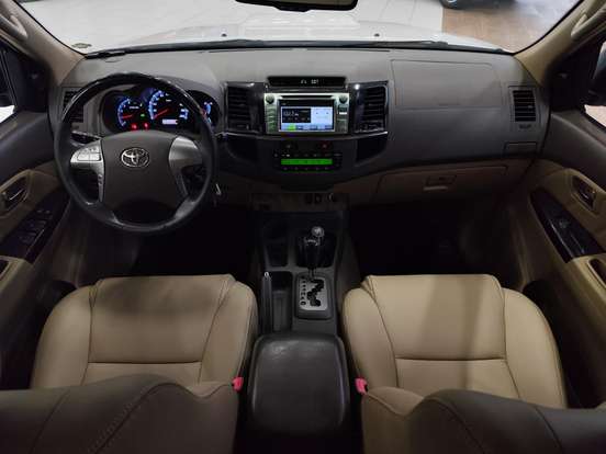 TOYOTA-HILUX SW4-2012
