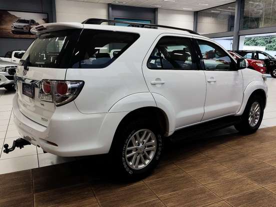 TOYOTA-HILUX SW4-3.0 SRV 4X4 7 LUGARES 16V TURBO INTERCOOLER DIESEL 4P AUTOMÁTICO TOYOTA-HILUX SW4-2012
