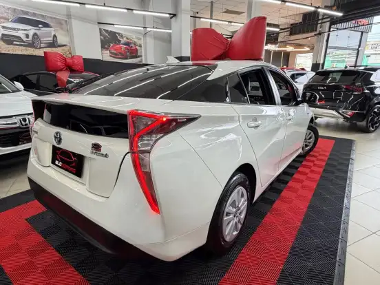 TOYOTA-PRIUS-2018