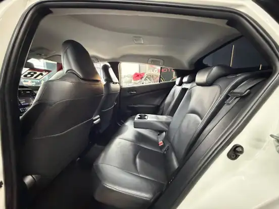 TOYOTA-PRIUS-2018