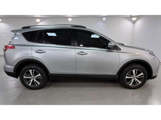 TOYOTA-RAV4-2017