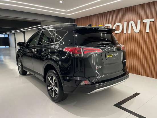 TOYOTA-RAV4-2017