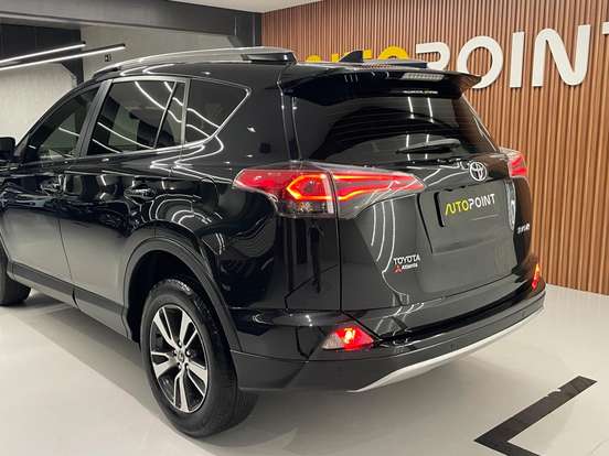 TOYOTA-RAV4-2017