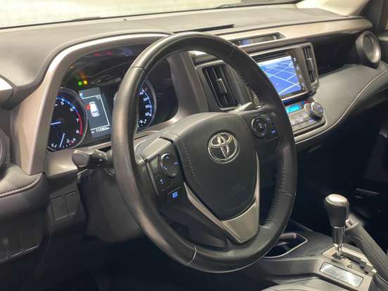 TOYOTA-RAV4-2017