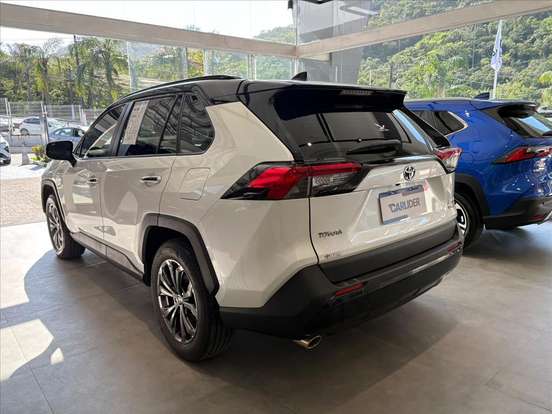 TOYOTA-RAV4-2024
