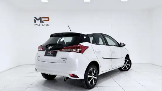 TOYOTA-YARIS-2019