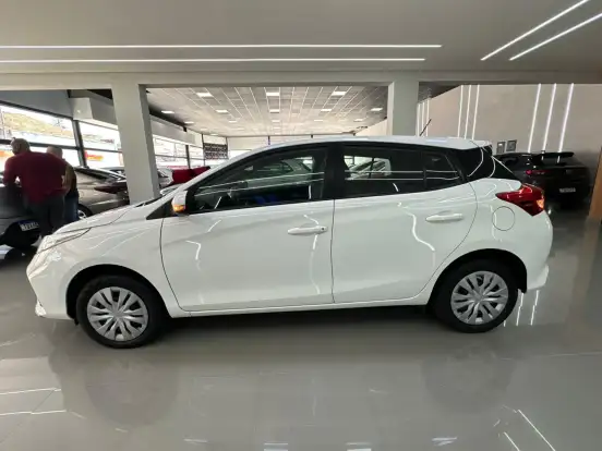 TOYOTA-YARIS-2022