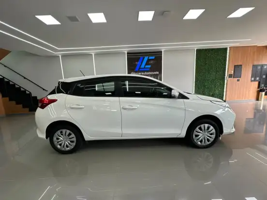 TOYOTA-YARIS-2022