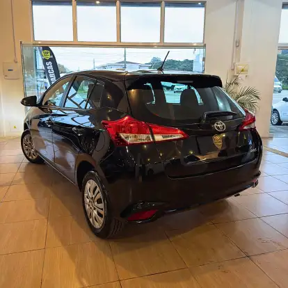 TOYOTA-YARIS-2024