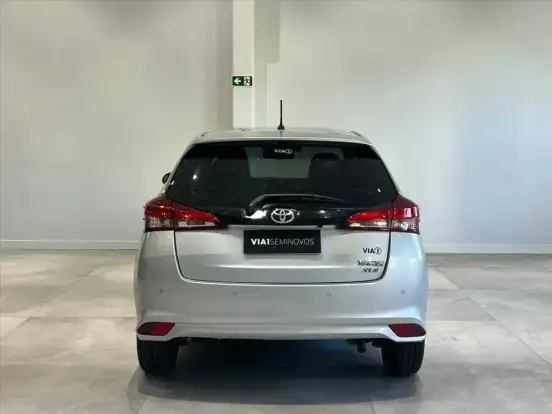 TOYOTA-YARIS-2022