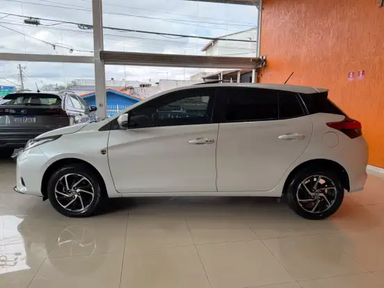 TOYOTA-YARIS-2024