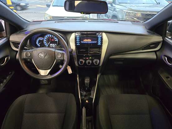 TOYOTA-YARIS-2019