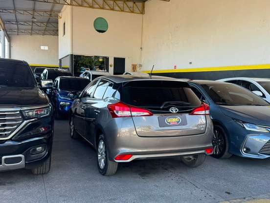 TOYOTA-YARIS-2019