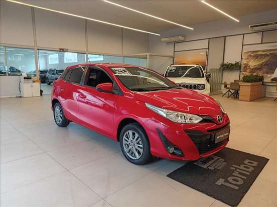 TOYOTA-YARIS-2019
