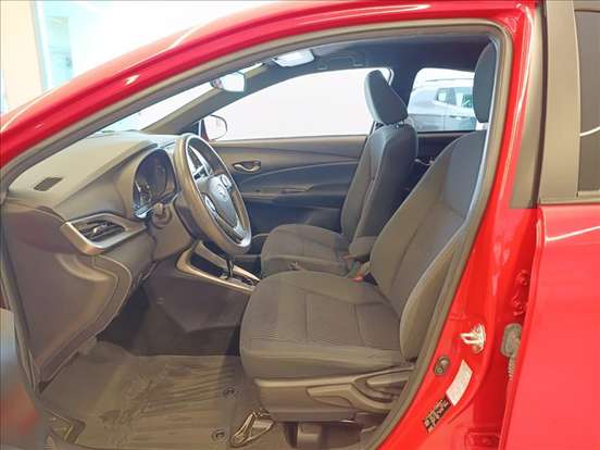 TOYOTA-YARIS-2019