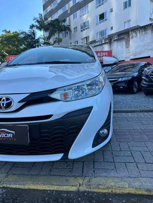 TOYOTA-YARIS-2018