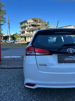 TOYOTA-YARIS-2018