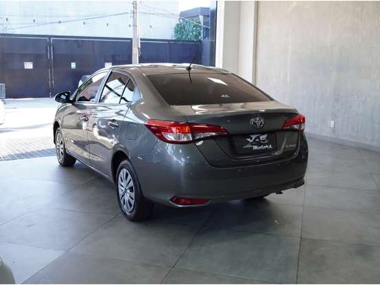 TOYOTA-YARIS-2019